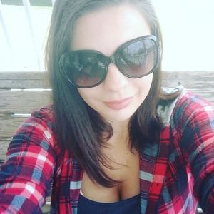 Meet your Posher, Victoria